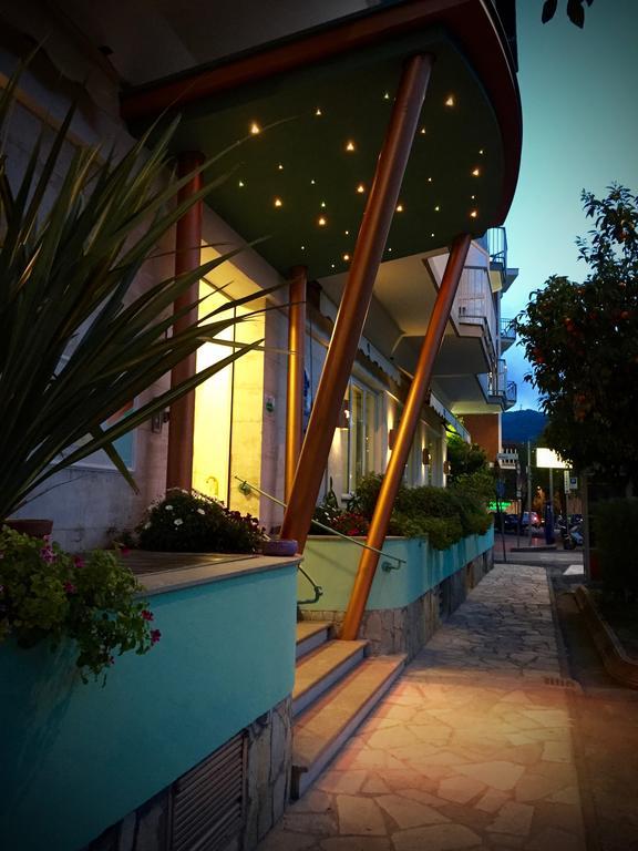 Hotel Baia Bianca Diano Marina Exterior foto